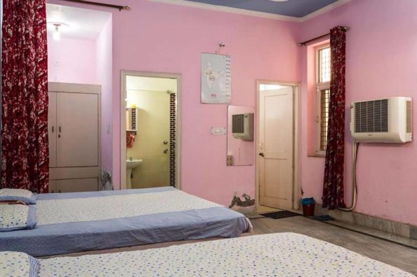 Balaji Bed&Breakfast Greater Noida Bagian luar foto